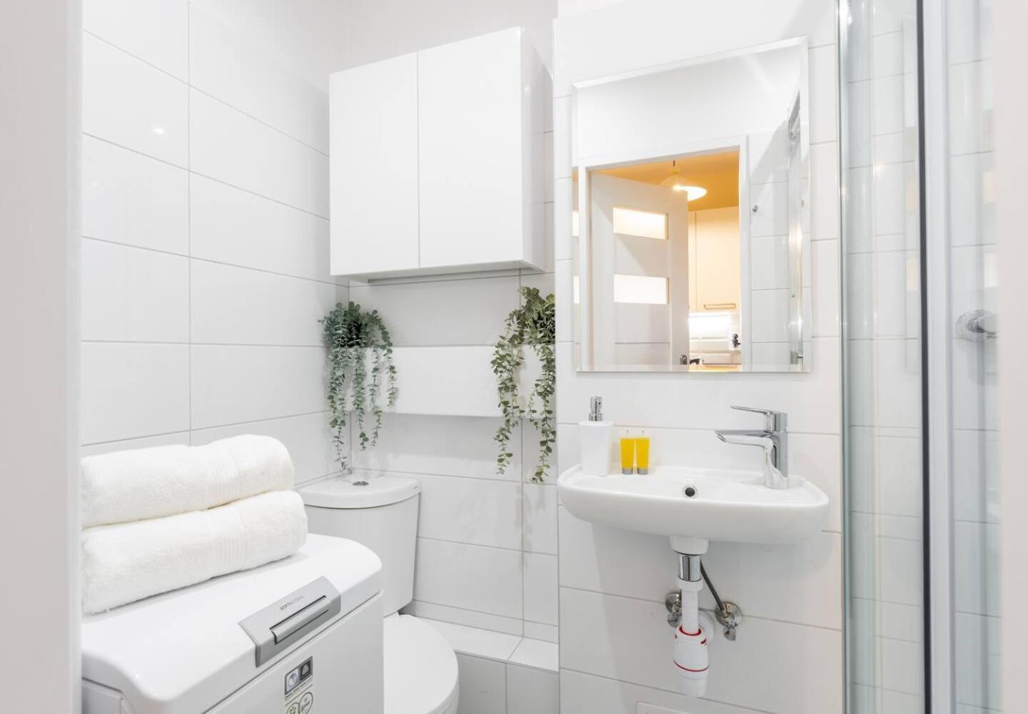Raspberry Praga Poludnie Apartment